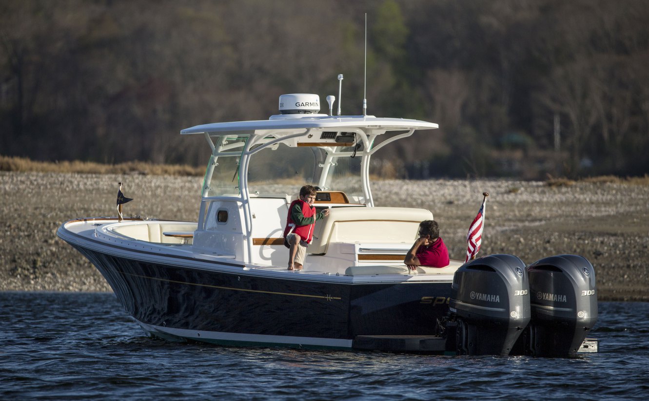 Hunt Yacht 32 foot center console